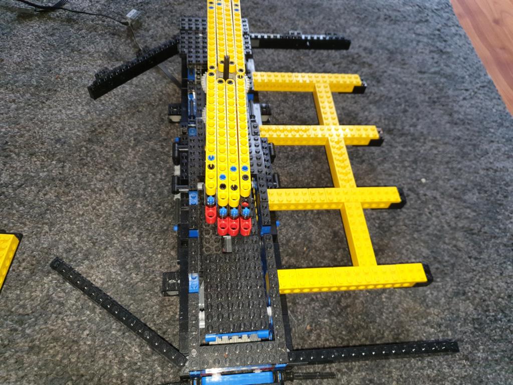 Die ersten Tr�ger werden ausgefahren. 